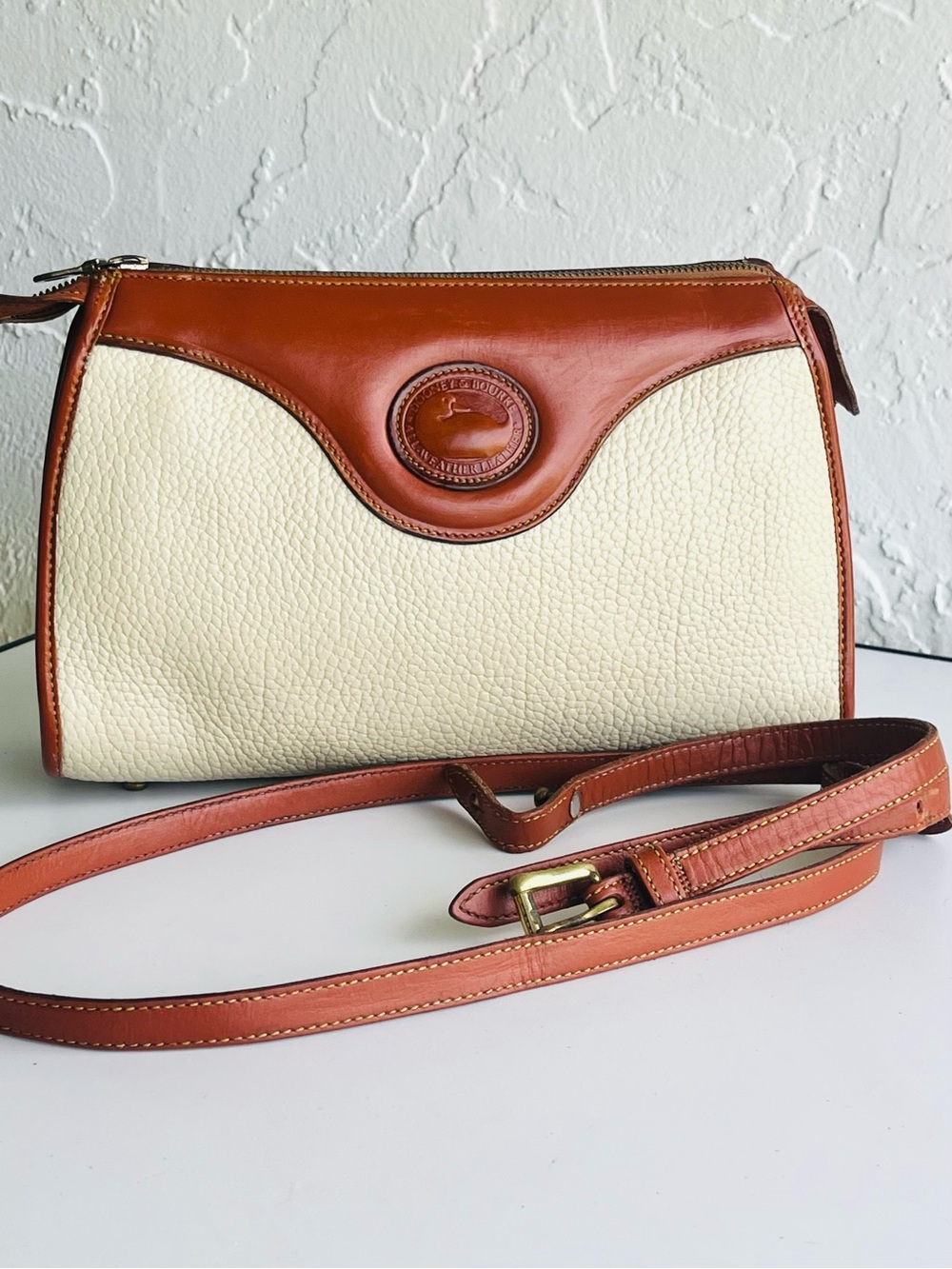 VINTAGE CREAM BEIGE DOONEY AND BOURKE CROSSBODY BAG